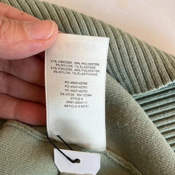 Wilfred Free
Souvenir Sweater Green size 3/L. Loungewear casual effortless wear. - Picture 6 of 11